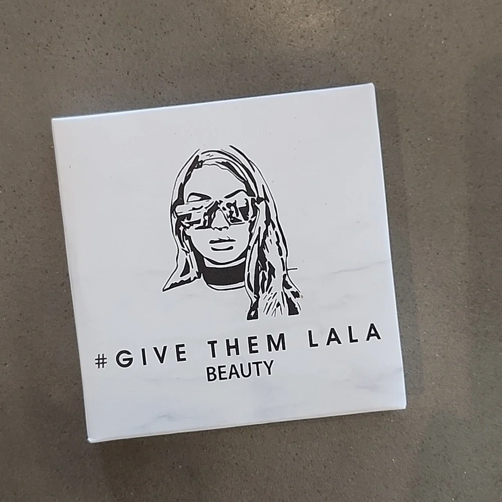 Give Them the Lala Bronzer Compact